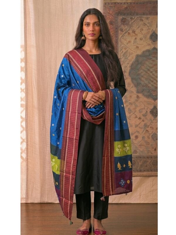 blue dupatta